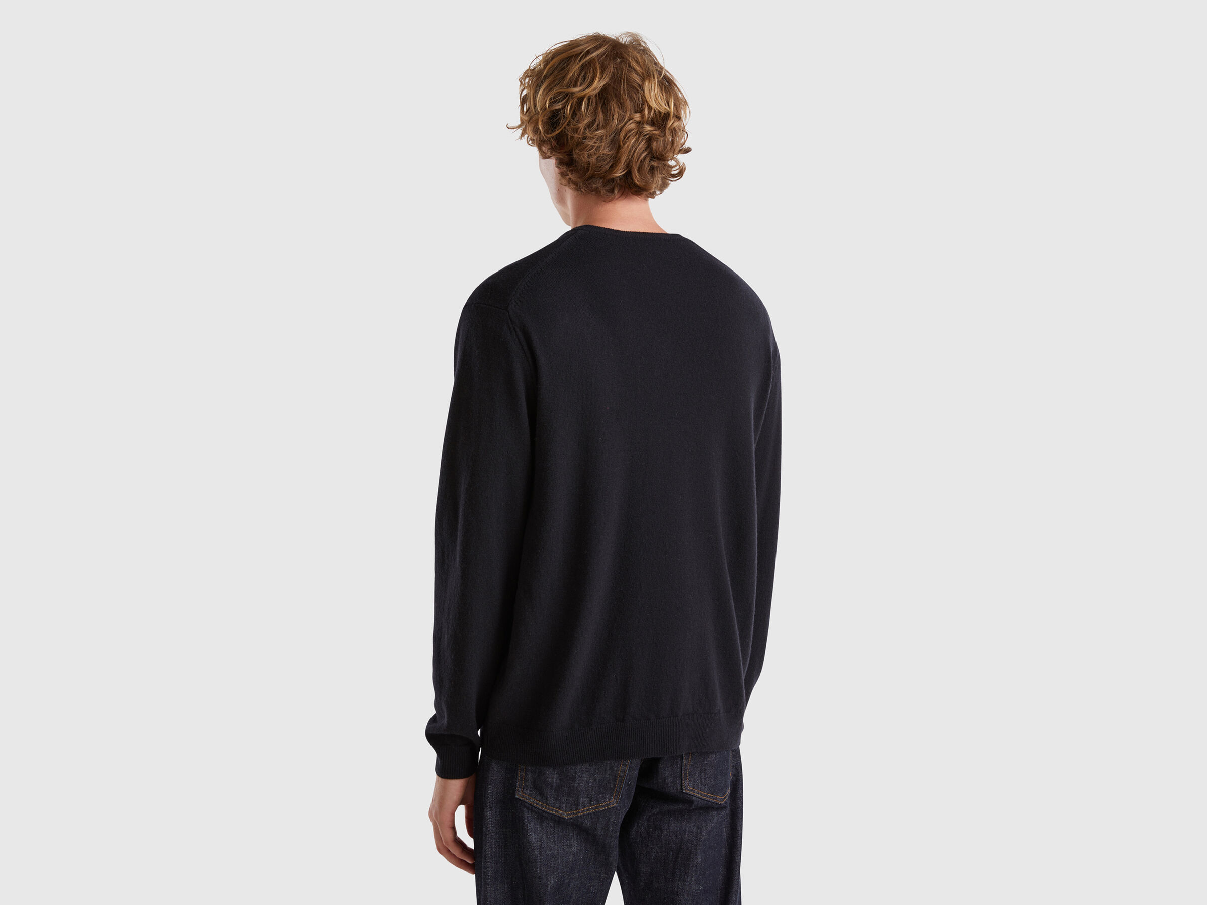 V NECK SWEATER L/S Men image number 2